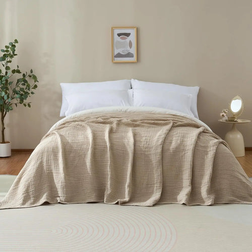 La Couverture Oniria en Sable sur un lit double